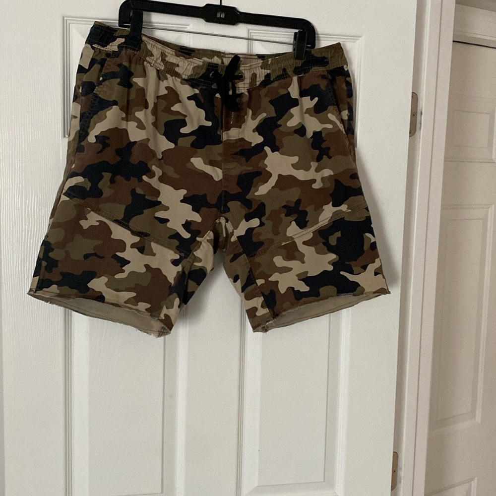 Men’s Camouflage Cargo Shorts